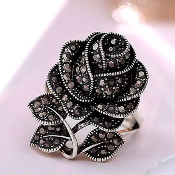 BLACK ROSE WEDDING RING - Picture 7 of 13